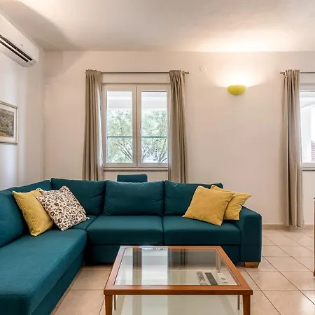 Rogoznica Sleeps 10 Pool Air Con Wifi
