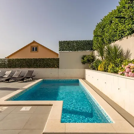 Rogoznica Sleeps 10 Pool Air Con Wifi רוגוזניצה