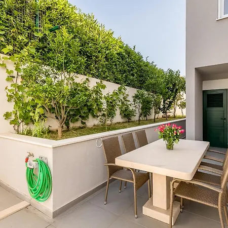 Rogoznica Sleeps 10 Pool Air Con Wifi *